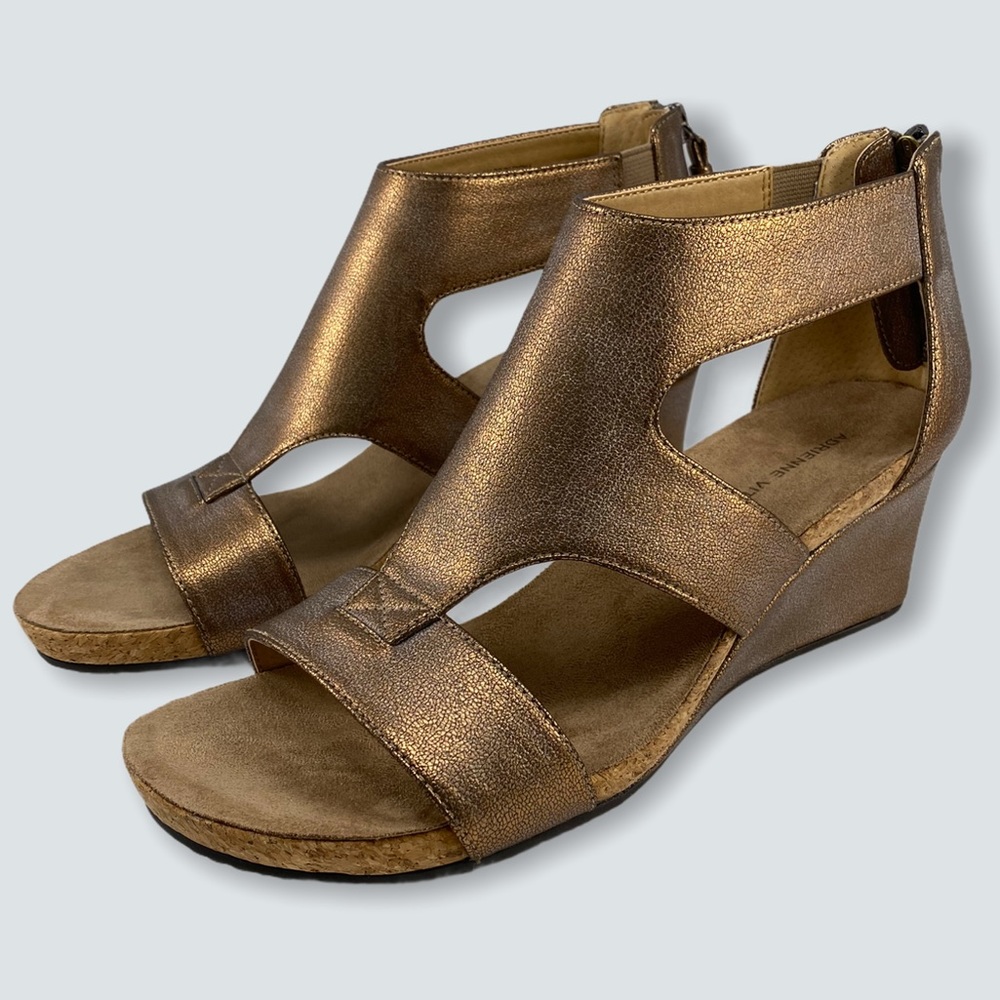 NWOT Adrienne Vittadini Tricia Wedge Sandals